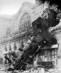 800px-Train_wreck_at_Montparnasse_1895-250x300.jpg